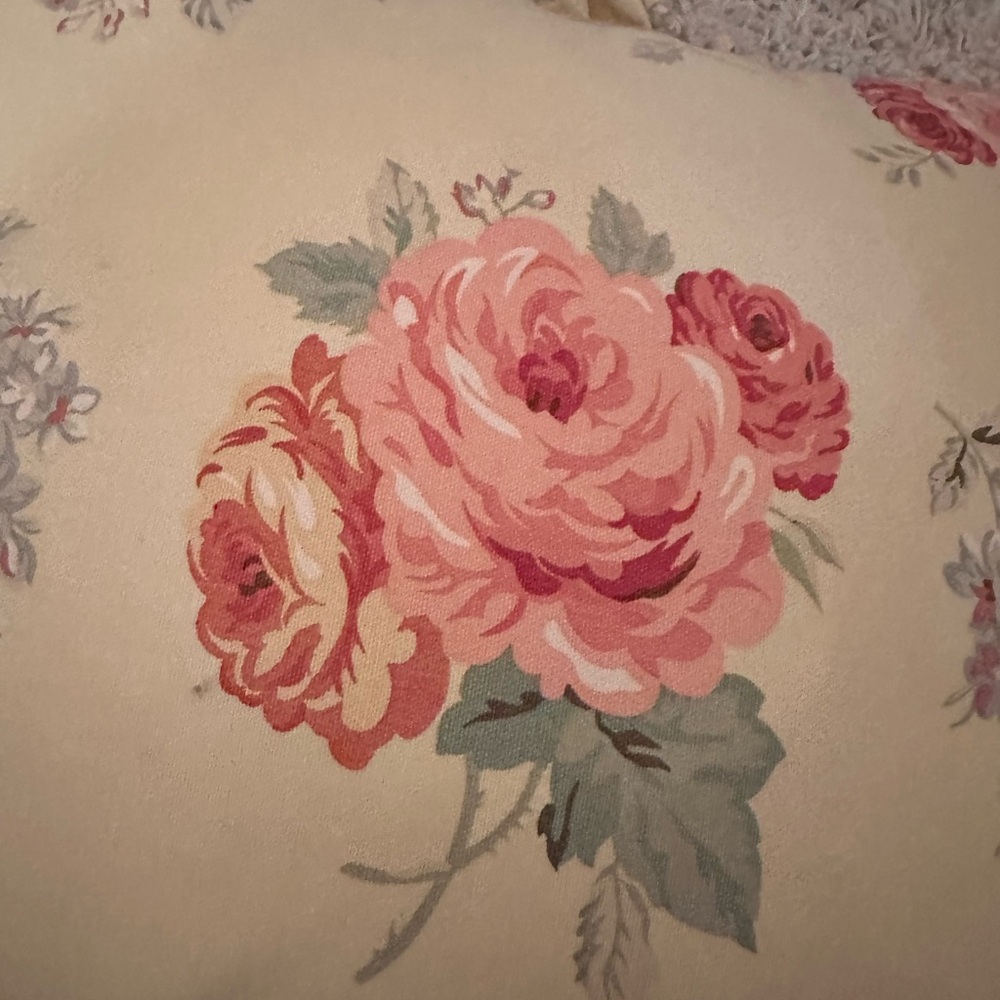 Authentic Ralph Lauren Iconic Floral Throw Pillow with Ruffle Edges - Picture 2 of 4